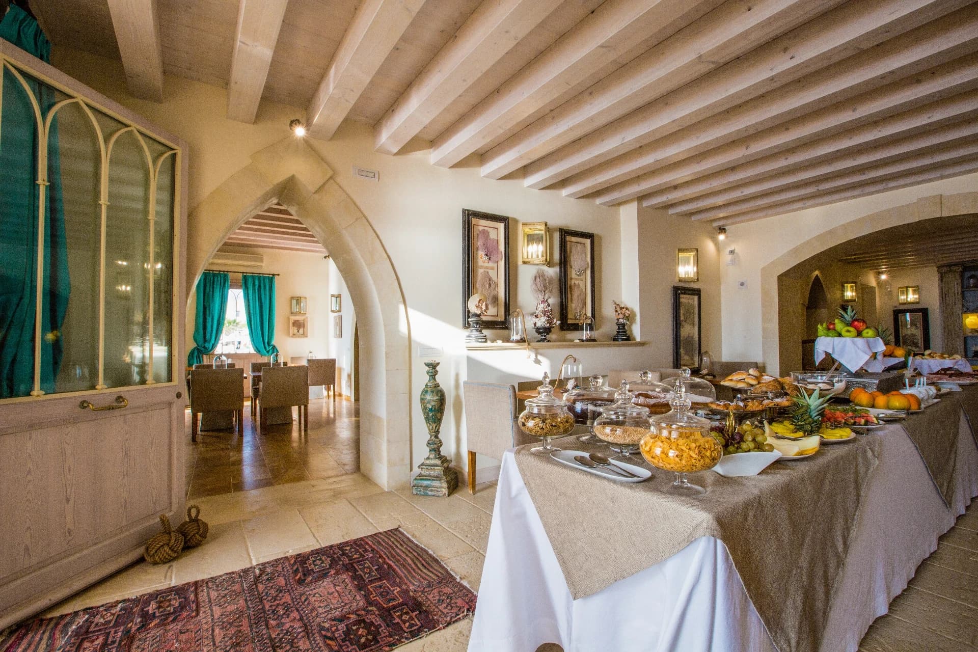 Common room with exposed beams and buffet