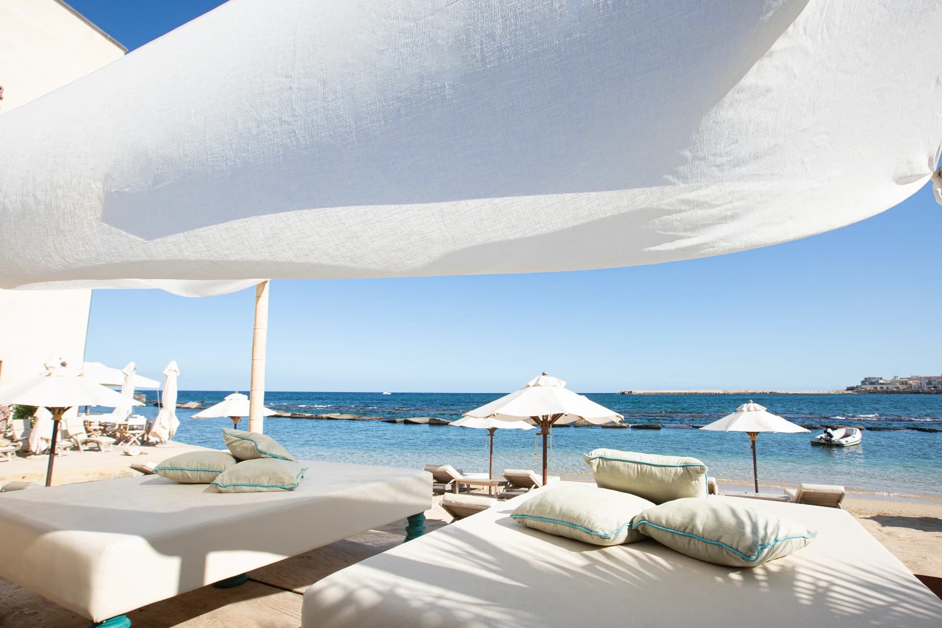 Cabana and sunbeds facing the sea