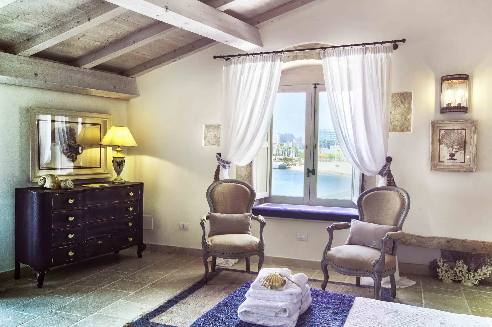 Suite Bright — 1