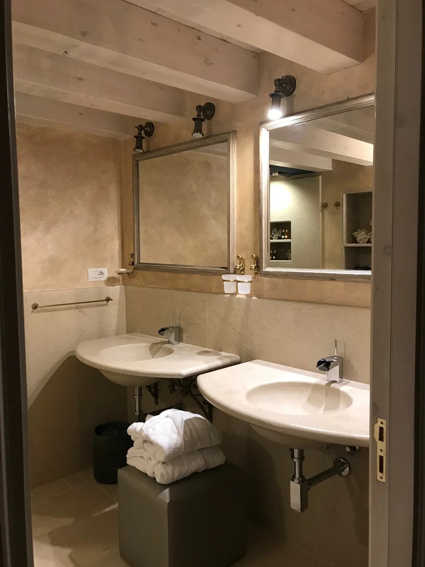 Suite Bright — 19