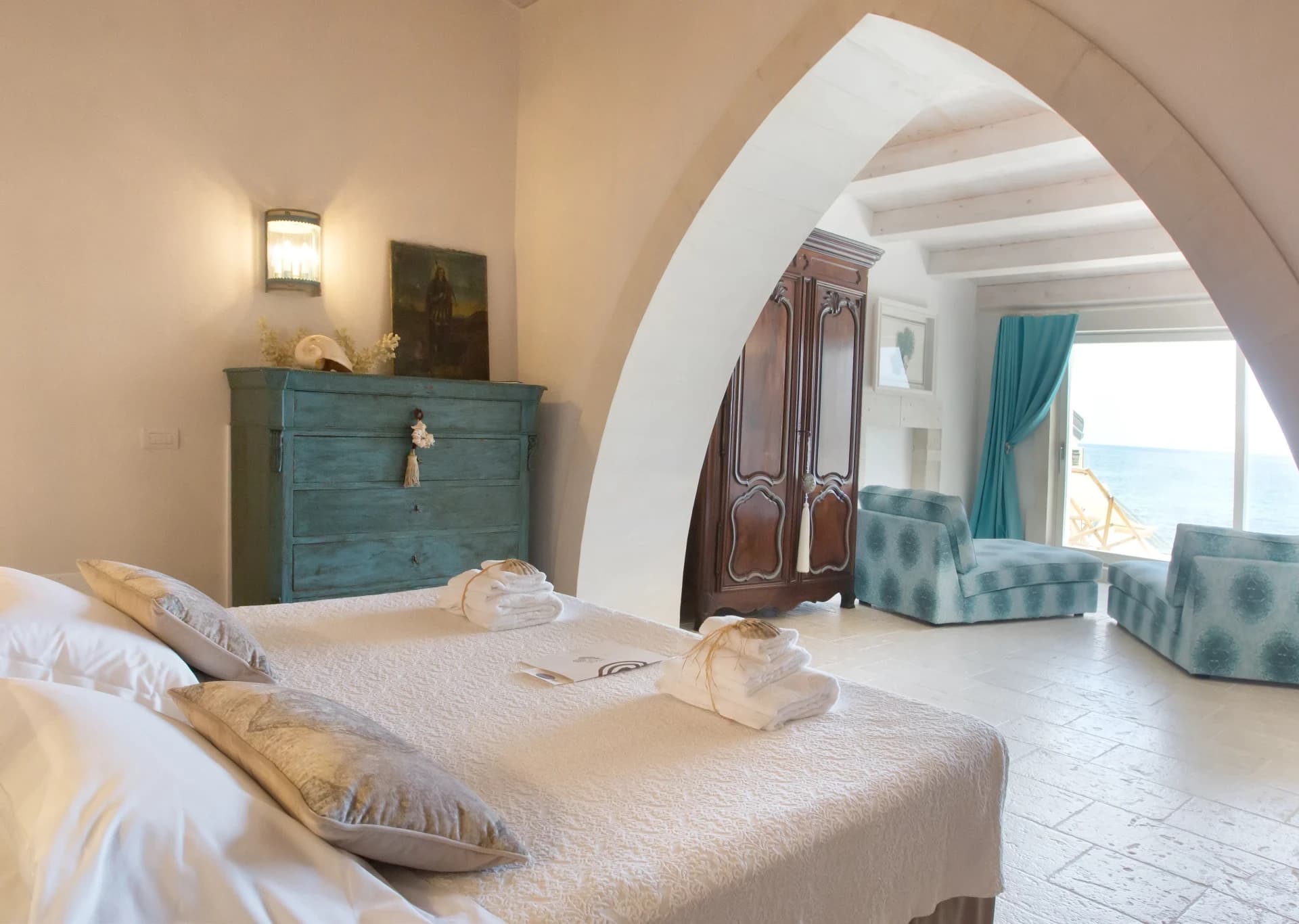 Suite Waves Room — 14