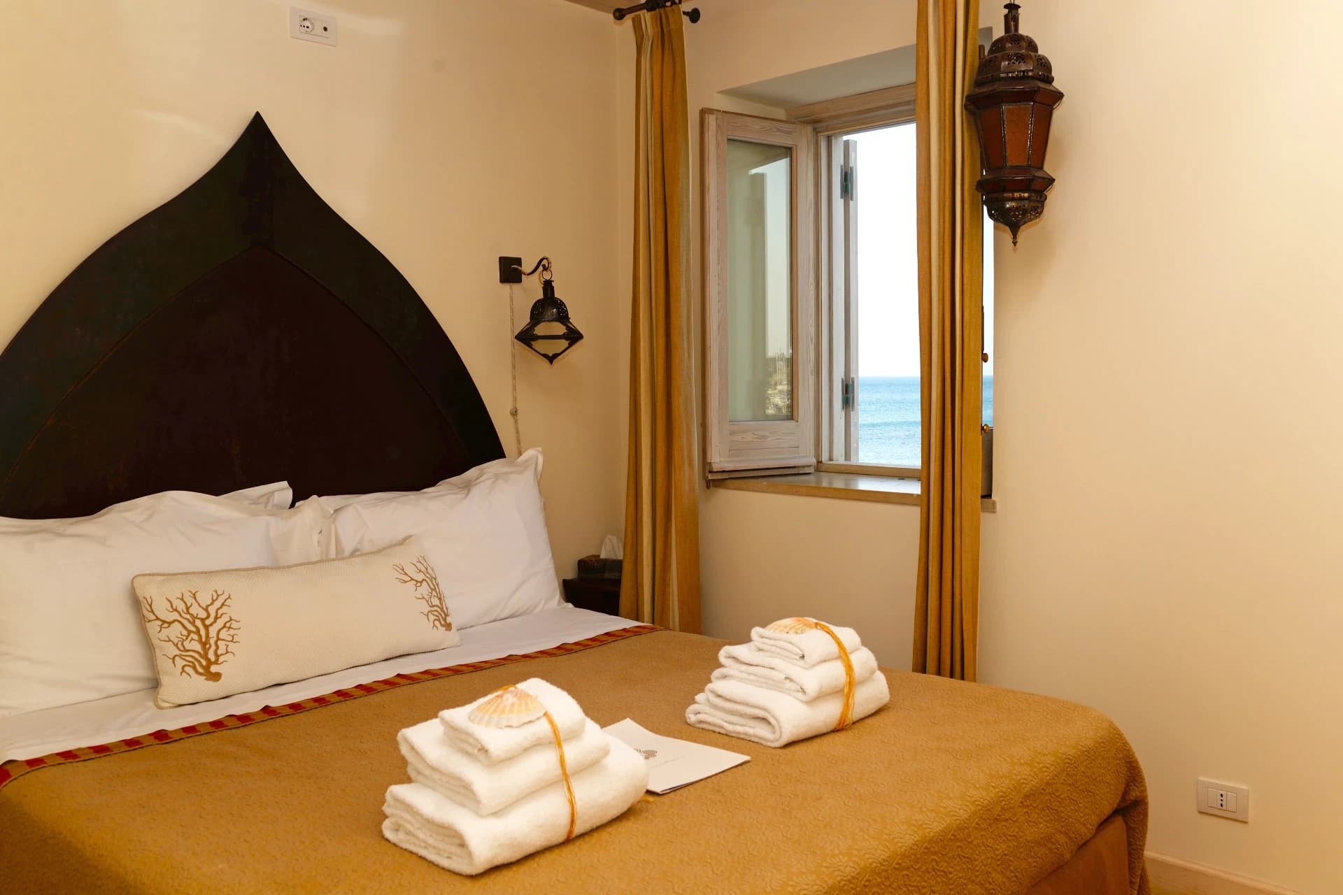 Small Classic Sea-View Room — 6