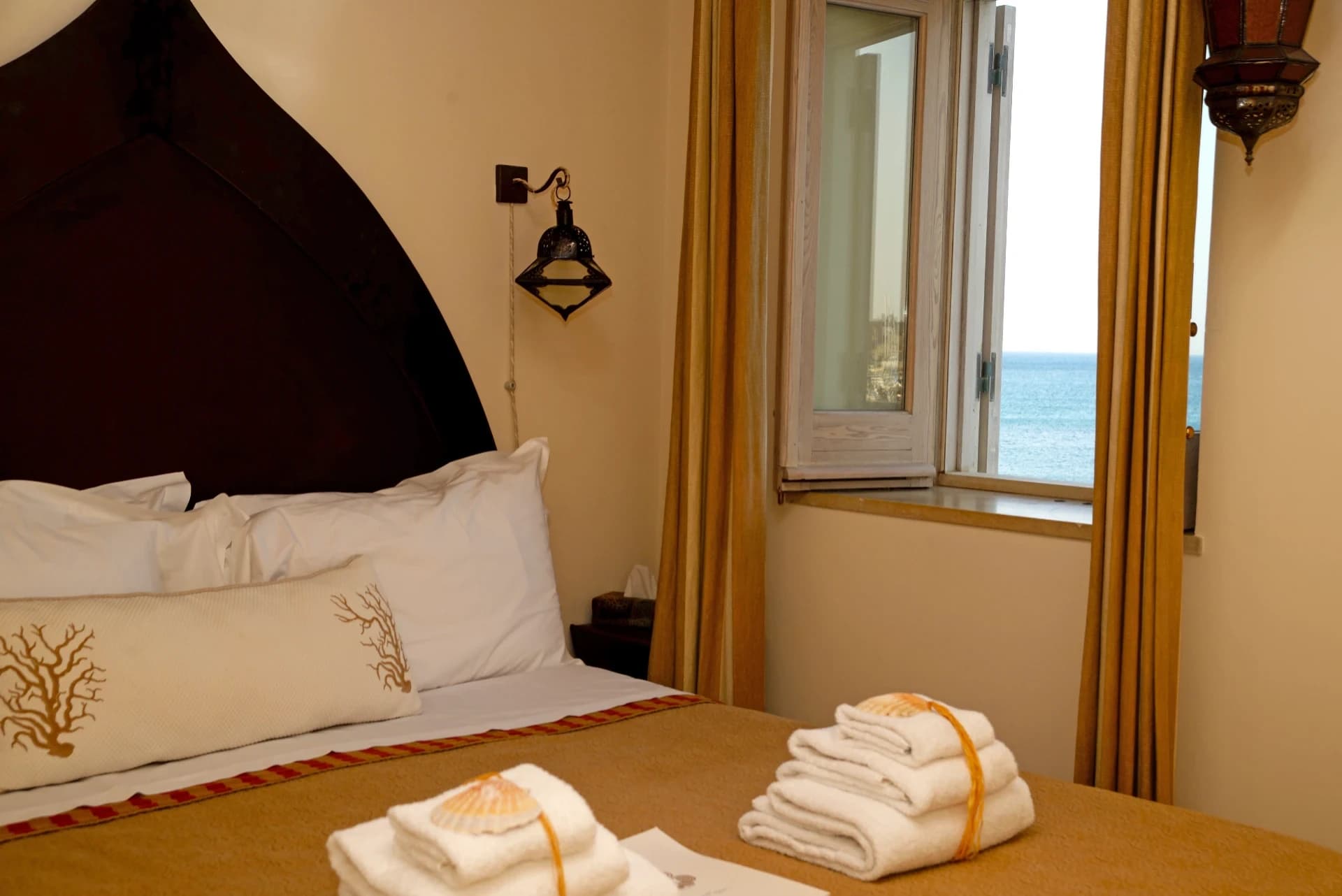 Small Classic Sea-View Room — 7