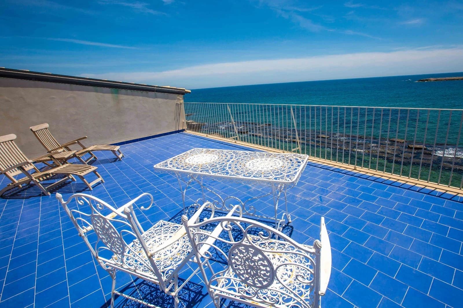 Suite Coral Room — 18